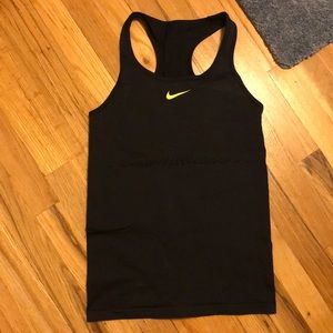 Women’s NIKE HyperCool Tank- like new